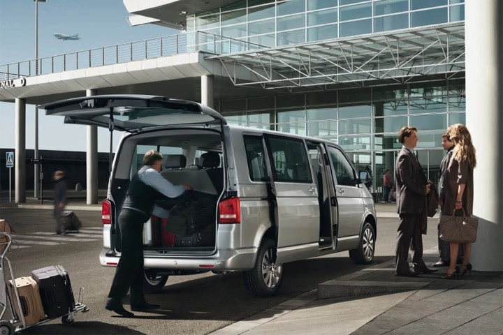 Airport minibus hire